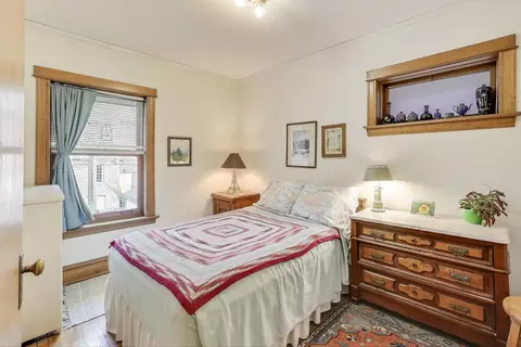 Bedroom - 5247 N Wayne Ave, Chicago, IL 60640 photo 3 of 6