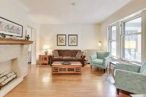 Living - 5247 N Wayne Ave, Chicago, IL 60640 photo 1 of 3