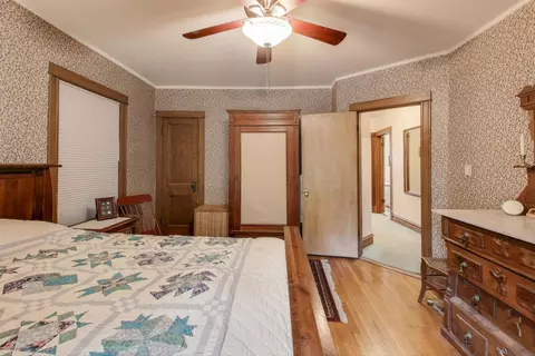 Bedroom - 5247 N Wayne Ave, Chicago, IL 60640 photo 2 of 6