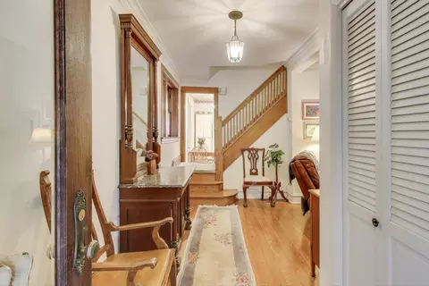 Entry Way - 5247 N Wayne Ave, Chicago, IL 60640 photo 1 of 1