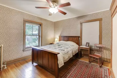 Bedroom - 5247 N Wayne Ave, Chicago, IL 60640 photo 1 of 6