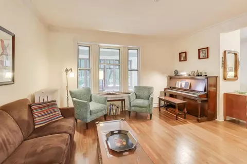Living - 5247 N Wayne Ave, Chicago, IL 60640 photo 3 of 3