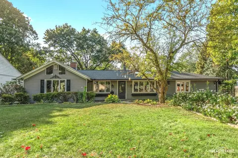 911 S 7th St, Saint Charles, IL 60174