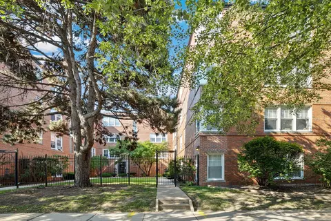 2420 W Farragut Ave #3A, Chicago, IL 60625