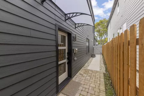 Entry Way - 1126 Pitner Ave, Evanston, IL 60202 photo 1 of 5