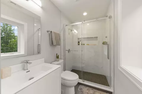 Bath - 1126 Pitner Ave, Evanston, IL 60202 photo 4 of 5