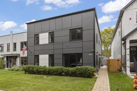 1126 Pitner Ave, Evanston, IL 60202