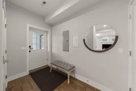 Entry Way - 1126 Pitner Ave, Evanston, IL 60202 photo 5 of 5