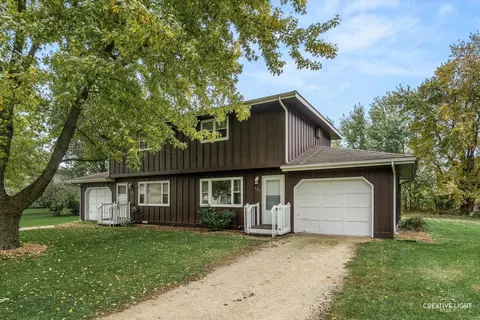 627 James St, Hinckley, IL 60520
