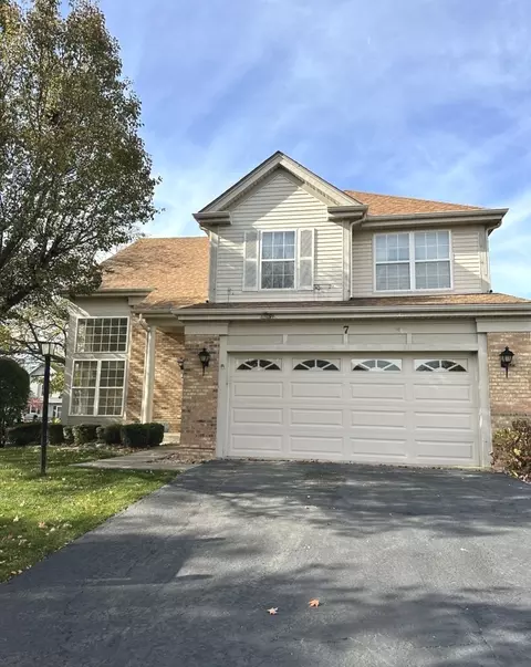 7 Royal Oak Ct, Lake In The Hills, IL 60156