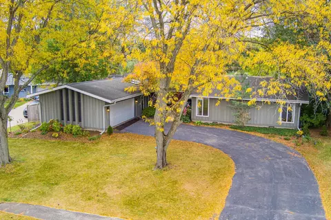 120 Stoney Creek Rd, Dekalb, IL 60115