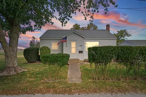 108 W Pauline St, Royal, IL 61871