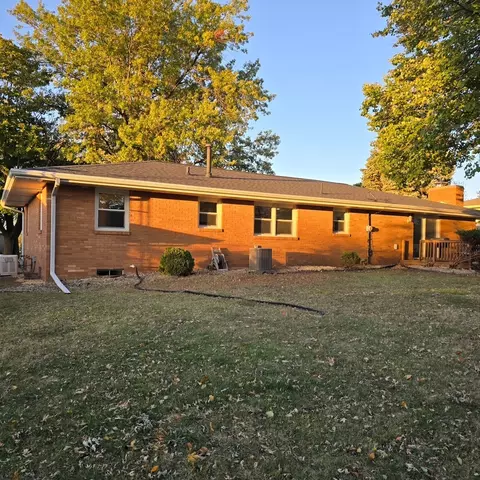 1103 Westview Dr, Normal, IL 61761 photo 2