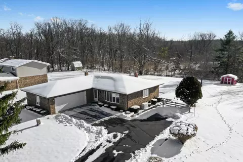 2033 E Hickory St, Crete, IL 60417