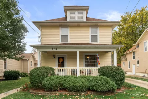207 Bluff St, Aurora, IL 60505