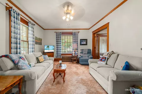 Living - 207 Bluff St, Aurora, IL 60505 photo 1 of 3