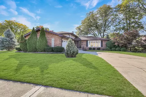 8335 W 90th St, Hickory Hills, IL 60457