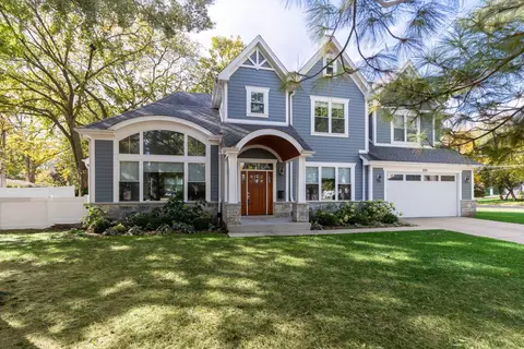 2131 Parkview Ct, Wilmette, IL 60091