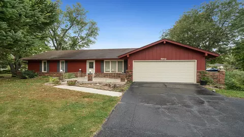 4185 Valerie Rd, Roscoe, IL 61073 photo 2