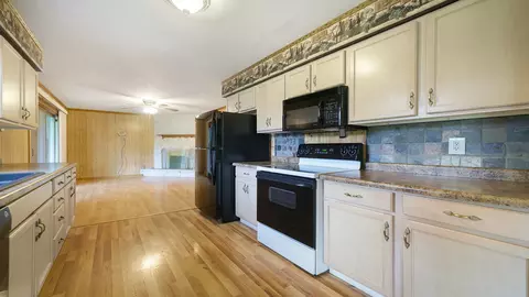 4185 Valerie Rd, Roscoe, IL 61073 photo 13