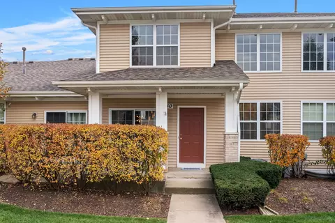 1240 Walnut Glen Dr, Crystal Lake, IL 60014
