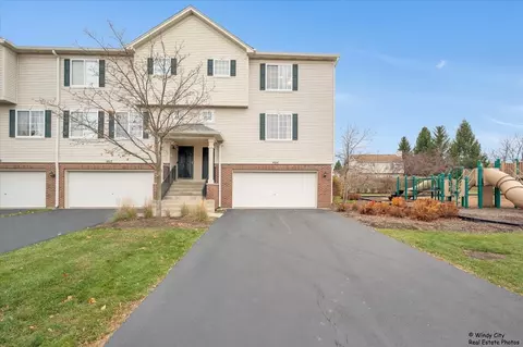 464 Evergreen Cir, Gilberts, IL 60136