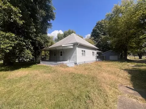 300 N Maltby St, Waynesville, IL 61778