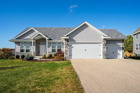 9950 Leanna Dr, Roscoe, IL 61073