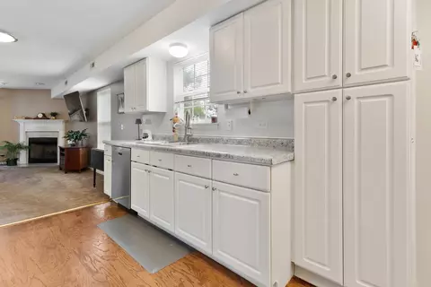 Kitchen - 419 E Theodore Ln, Itasca, IL 60143 photo 2 of 4