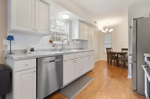 Kitchen - 419 E Theodore Ln, Itasca, IL 60143 photo 4 of 4