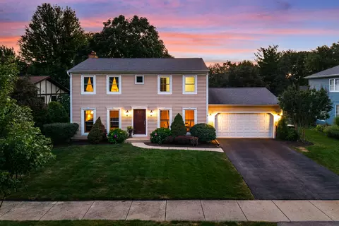 1035 Williamsburg Dr, Naperville, IL 60540