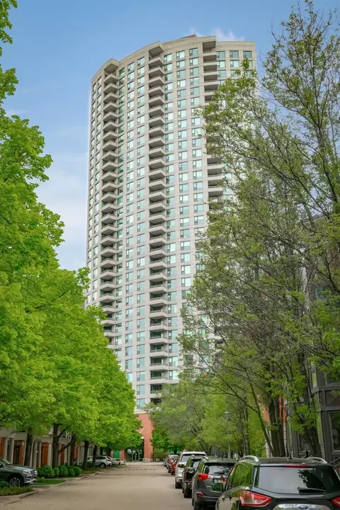 501 N Clinton St #1504, Chicago, IL 60654