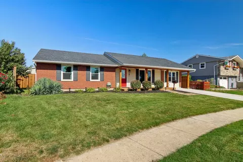 4 Larsen Cir, Romeoville, IL 60446