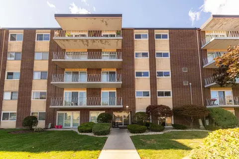 2900 Maple Ave #13D, Downers Grove, IL 60515