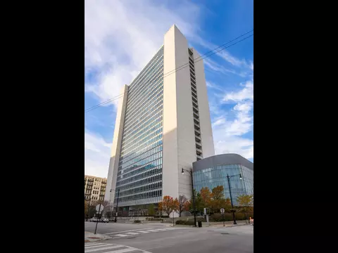 500 W Superior St #1504, Chicago, IL 60654