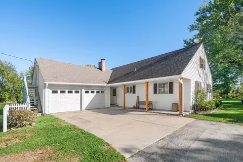 10266 Pritchard Rd, Hinckley, IL 60520