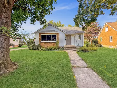 908 Bunker St, Woodstock, IL 60098