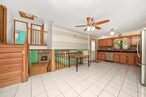 Entry Way - 8410 S 78th Ave, Bridgeview, IL 60455 photo 3 of 4
