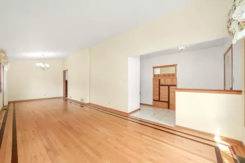 Living - 8410 S 78th Ave, Bridgeview, IL 60455 photo 2 of 6