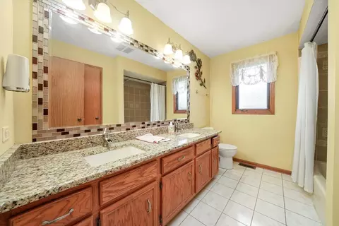 Bath - 8410 S 78th Ave, Bridgeview, IL 60455 photo 1 of 2