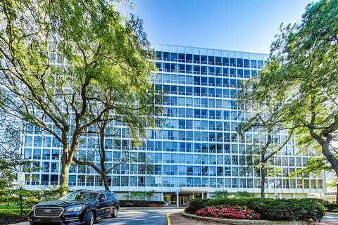 601 E 32nd St #211, Chicago, IL 60616
