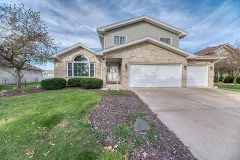 511 Edgewater Dr, Minooka, IL 60447 photo 1