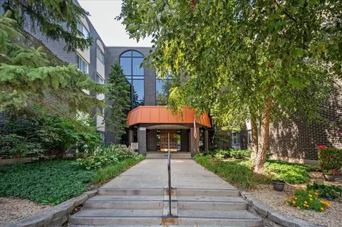 9530 N Lamon Ave #403, Skokie, IL 60077
