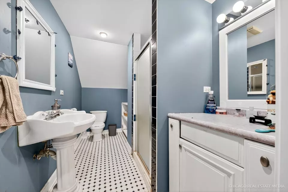 Bath - 104 Morningside Dr, Lakemoor, IL 60051 photo 4 of 4