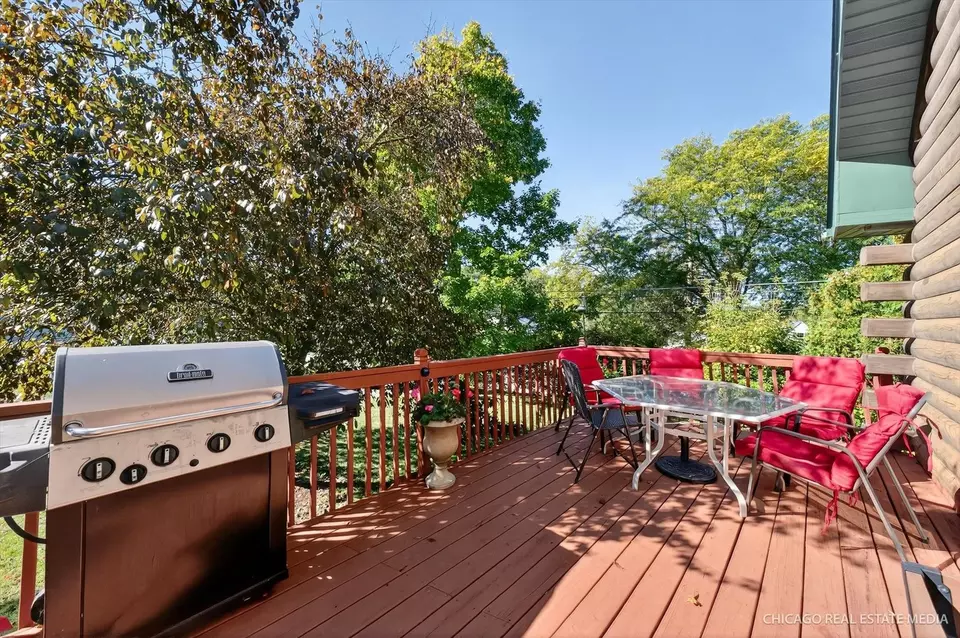 Exterior - 104 Morningside Dr, Lakemoor, IL 60051 photo 5 of 12