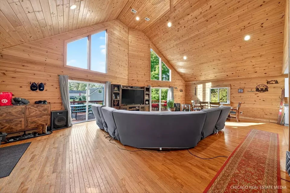 Living - 104 Morningside Dr, Lakemoor, IL 60051 photo 2 of 3