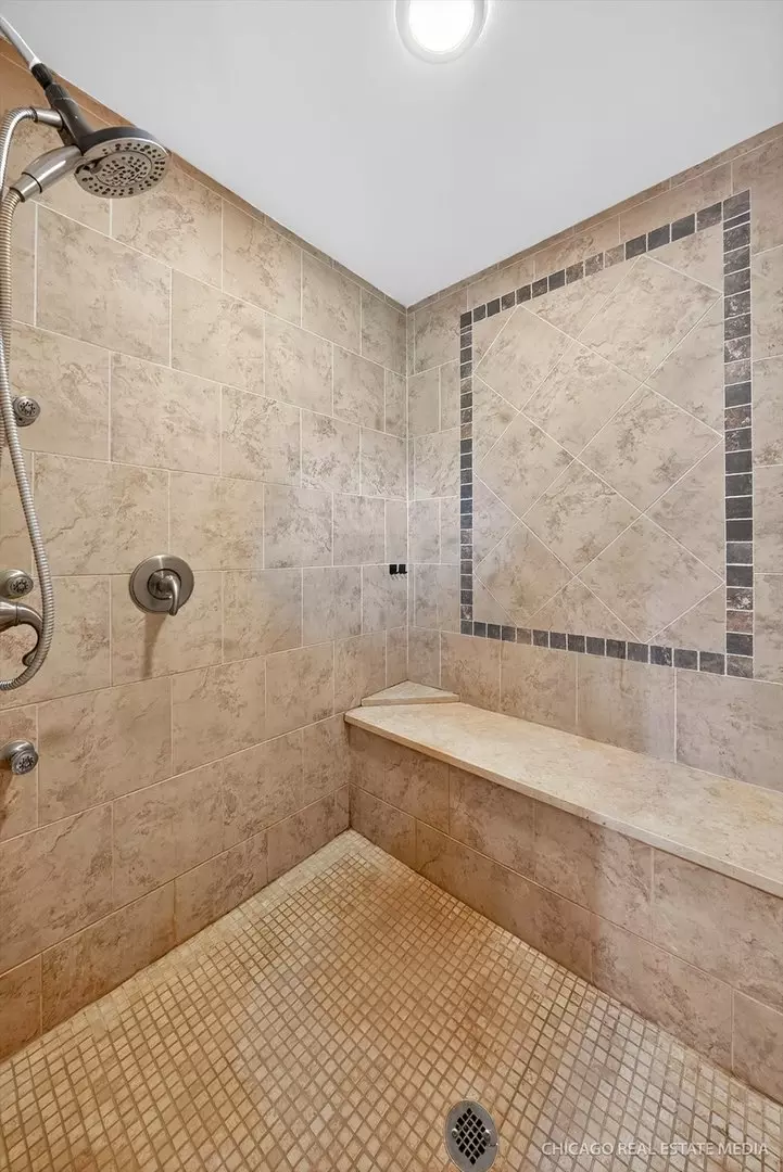 Bath - 104 Morningside Dr, Lakemoor, IL 60051 photo 3 of 4