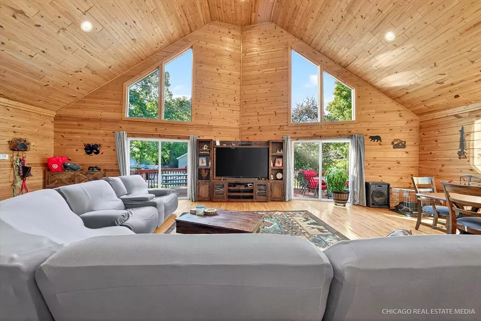 Living - 104 Morningside Dr, Lakemoor, IL 60051 photo 3 of 3