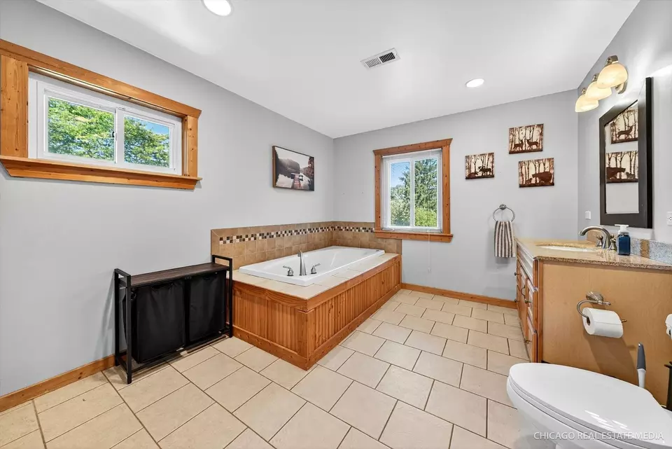 Bath - 104 Morningside Dr, Lakemoor, IL 60051 photo 2 of 4