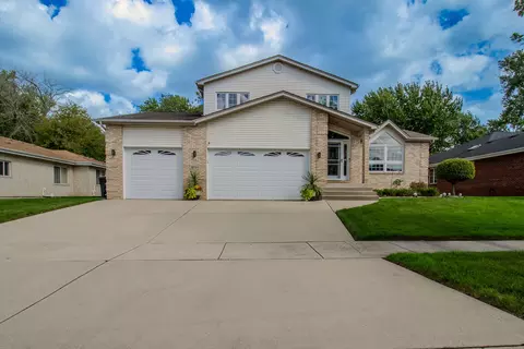 18131 Crystal Ln, Lansing, IL 60438